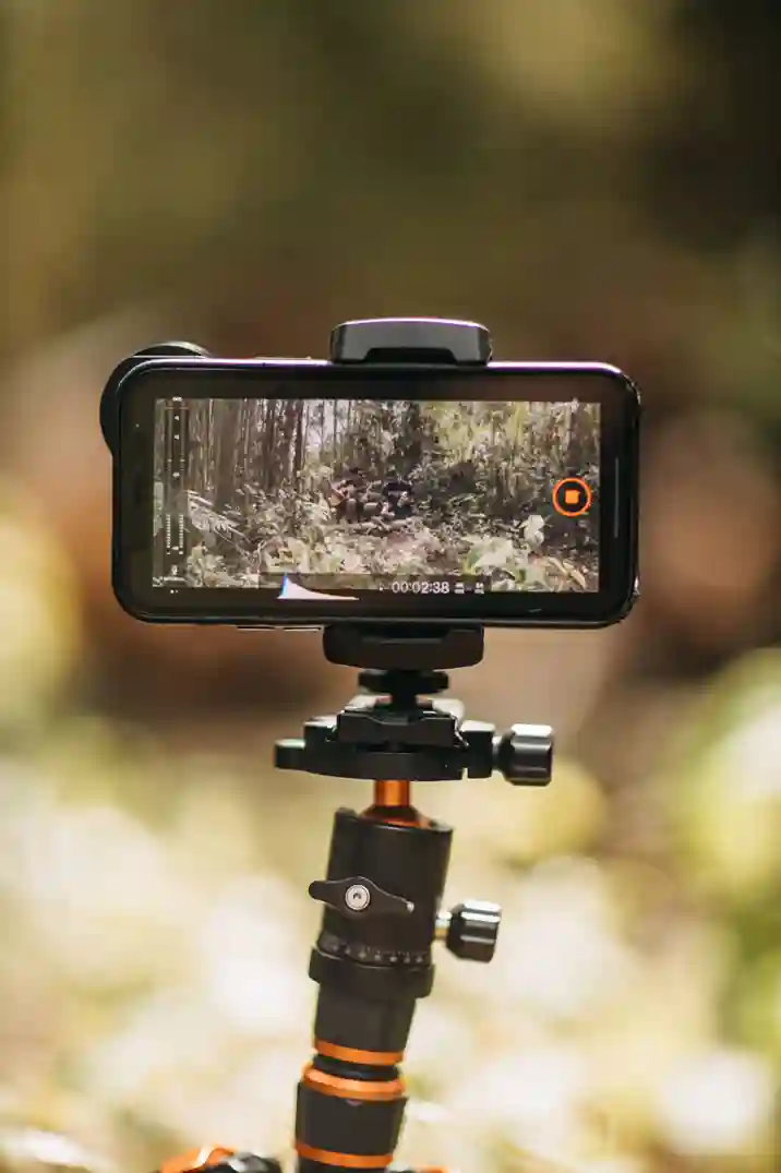 Caméra 360° utilisée pour capturer un environnement dans le cadre d’une expérience touristique